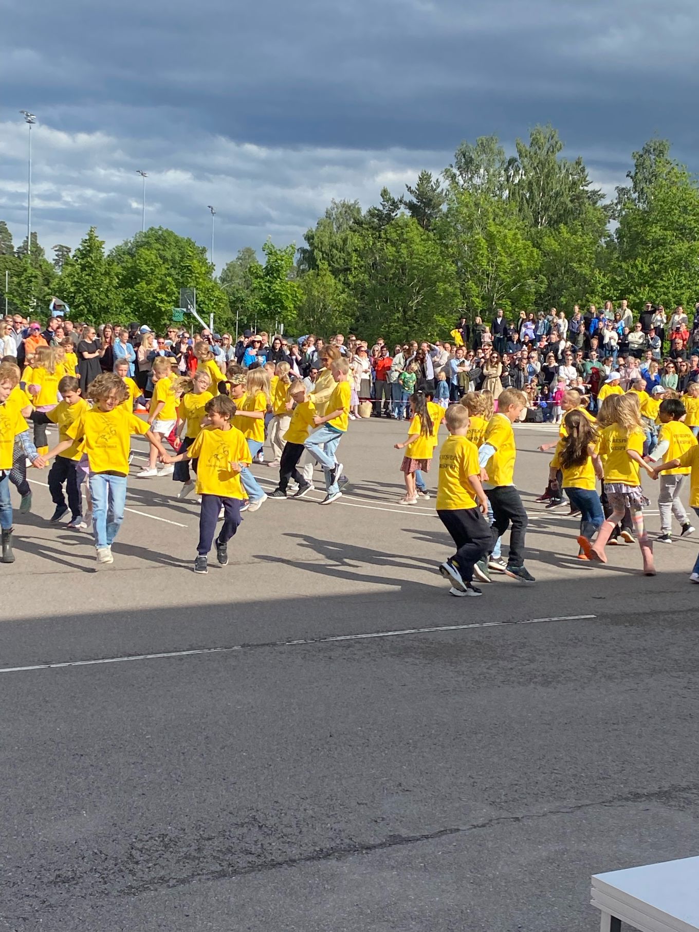 Foto: Cecilie Hem En gruppe mennesker som danser
