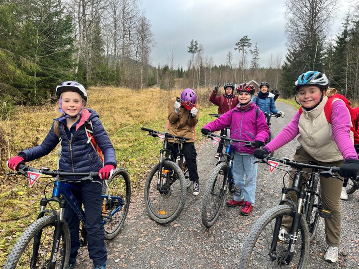Foto: Beate S. Ranglund En gruppe mennesker på sykler